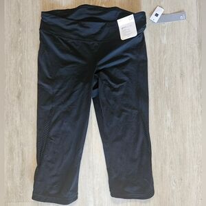 NWT GAP Gapfit Gfast Sprint Capri Leggings Reg Rise Black 16" Inseam Women's M
